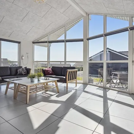 Tenaya - 200m From The Sea By Interhome Nyaraló