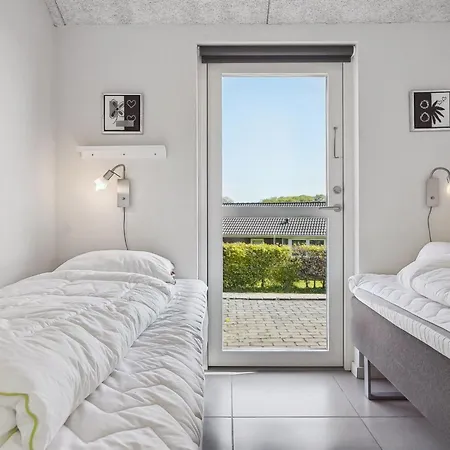 Tenaya - 200m From The Sea By Interhome *