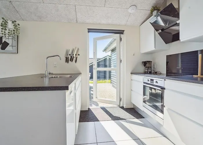 Tenaya - 200m From The Sea By Interhome